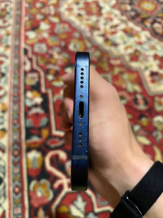 Продам айфон 12 64g
