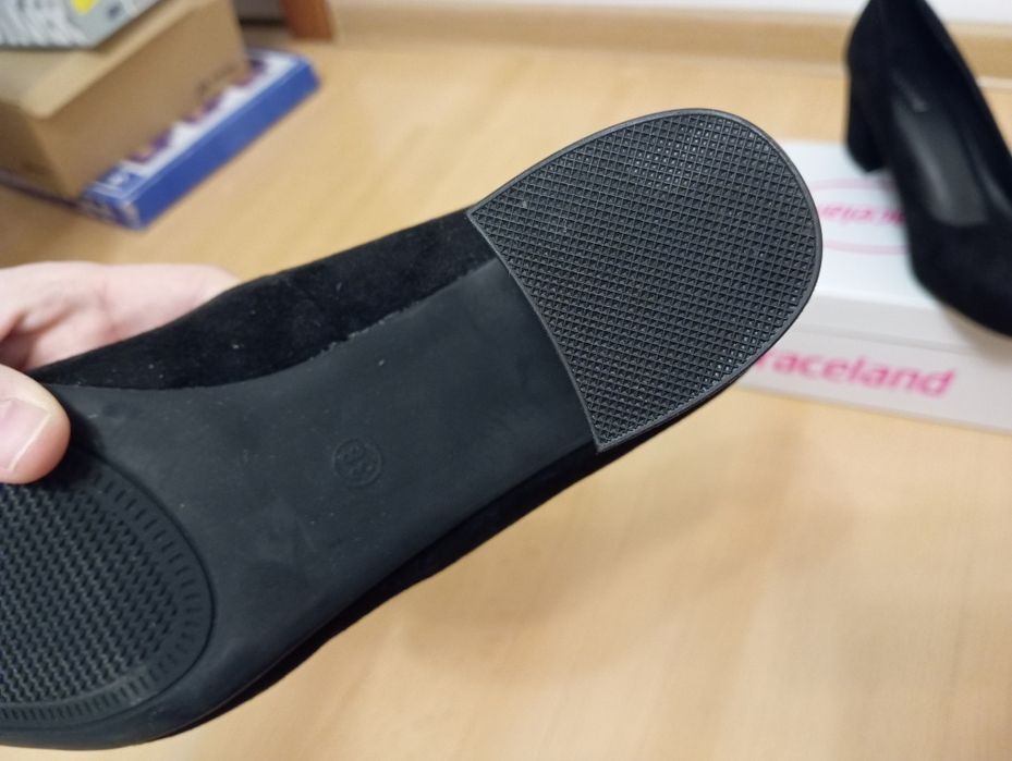 Nowe buty na obcasie. Bardzo wygodne