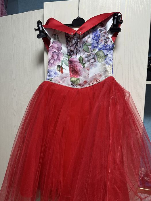 Прокат от 200 грн , продажа детских, свадебных платьев.