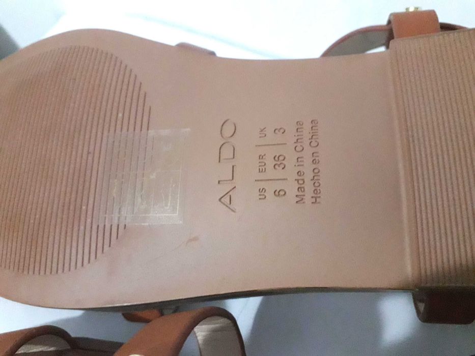 Sandálias rasas em camel da Aldo T: 36 Novas