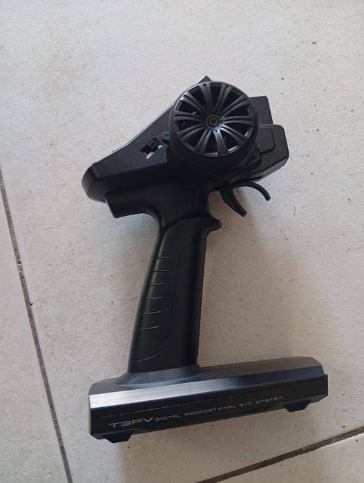 Carro RC elétrico 1/8. Vendo ou troco