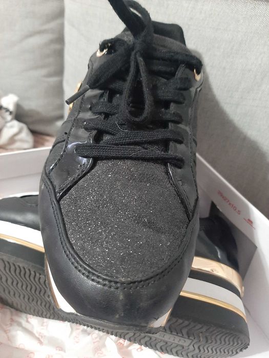 Sneakersy Guess czarno-zlote