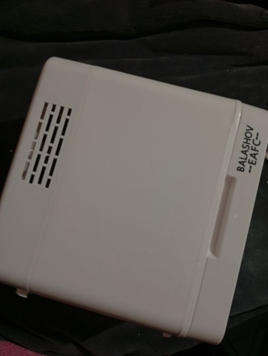 Mini lodówka z lusterkiem