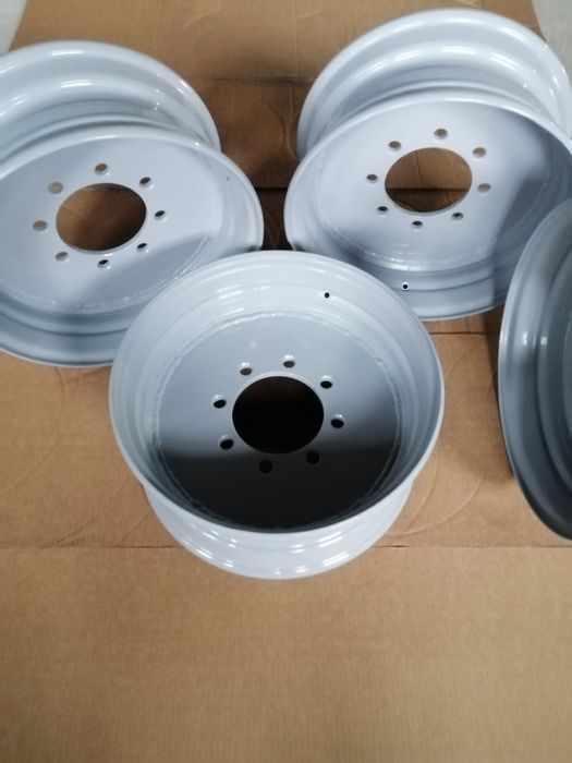 Коліс. диски на 2 ПТС-4;2 ПТС-4М  (6.75×17.5);(6,75×19,5).На 8 і 6 отв