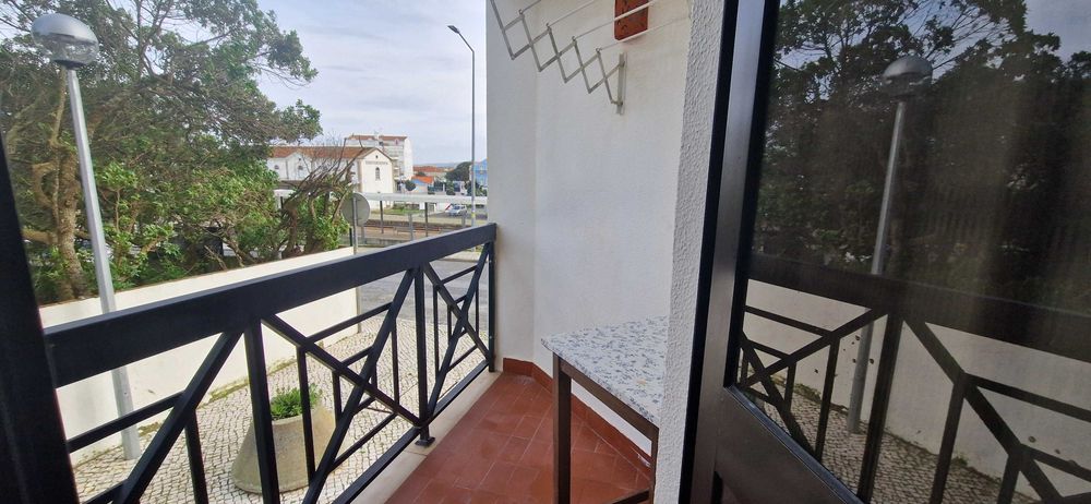 Apartamento T0+1 para férias com piscina na marginal de São Martinho