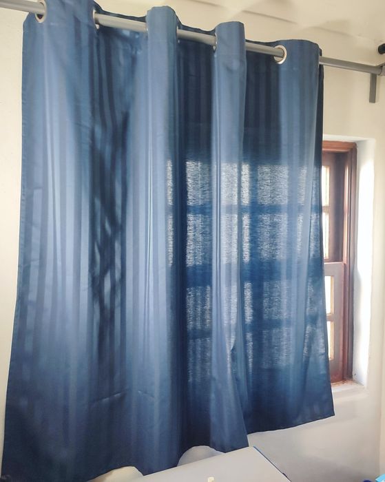 Lindo Conjunto de 5 CORTINADOS com 2 Varões Extensíveis!