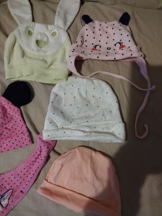 Zestaw czapki dla dziewczynki 3-6 miesięcy