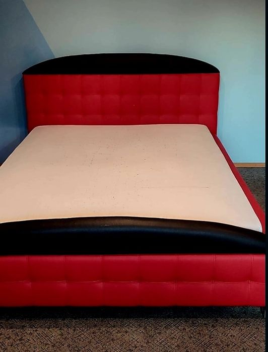 Łóżko sypialniane tapicerowane z pojemnikiem