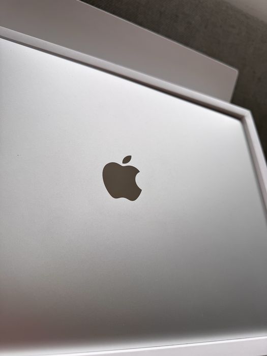 MacBook Pro 13” Touchbar446402874248407044