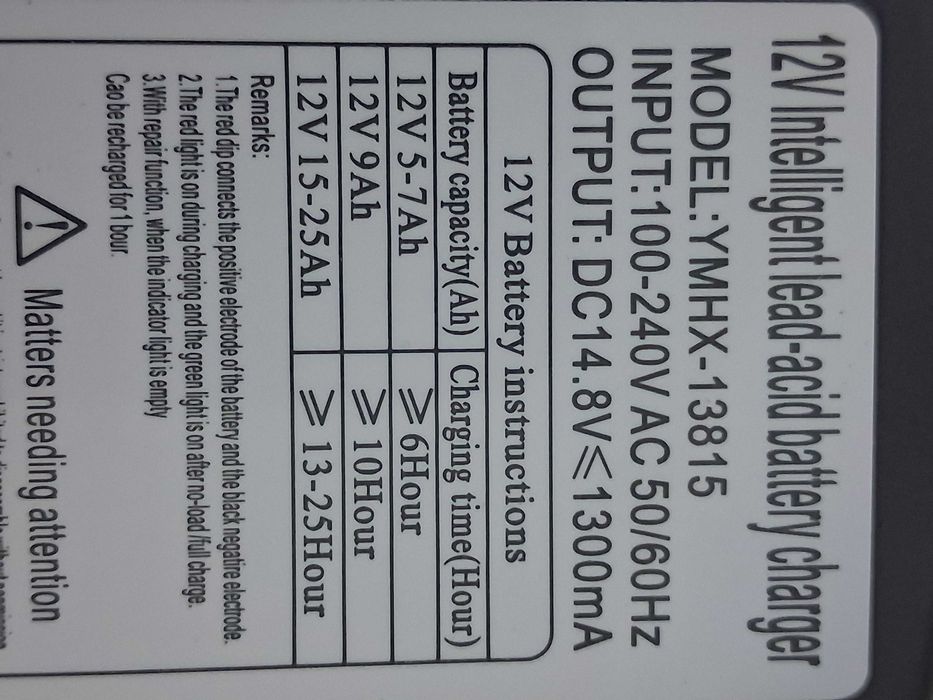 Carregador de 12V 1300mA para baterias de chumbo-ácido seladas .
