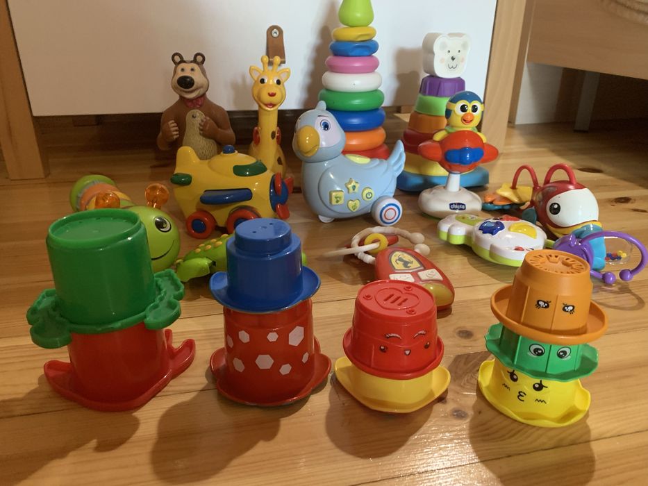 Лот іграшок для найменших