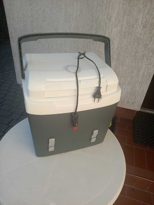 lodowka elektryczna turystyczna na 220v i12v poj 29 litrow