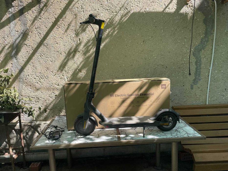 Електросамокат Xiaomi Mi Electric Scooter Essential (майже новий, оригінальний)