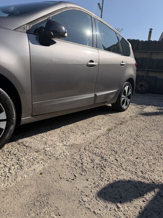RENAULT  scenic  BASSE.