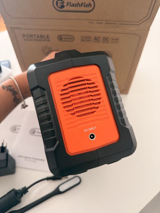 Estação De Energia Portátil Flashfish E200 200w Bateria De Lítio De 151wh/40800mah, Para Trailers E Vans De Camping