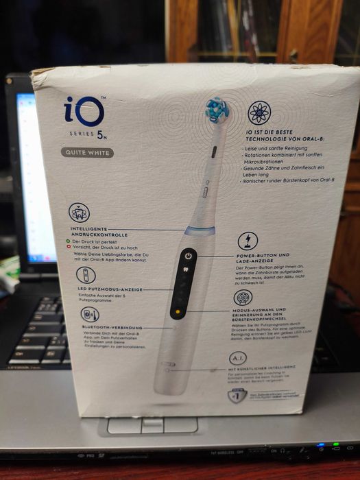 Oral B szczoteczka magnetyczna IO series 5 biała