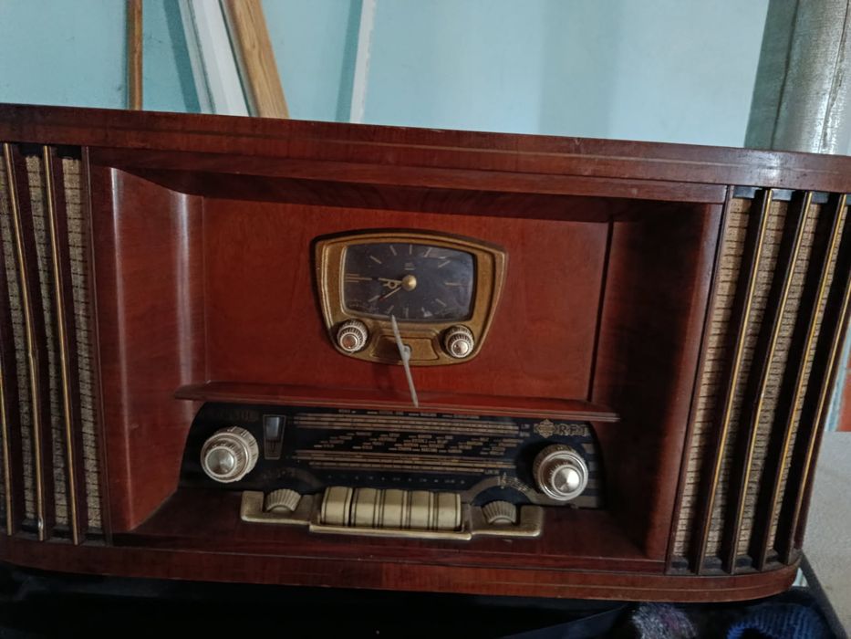 RADIO Z ZEGAREM Sonneberg Consul