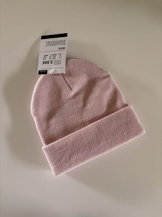 Jasnoróżowa czapka nowa