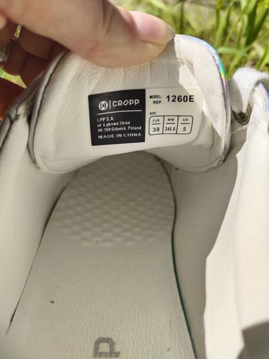 Жіночі голографічні мокасини бренду Cropp