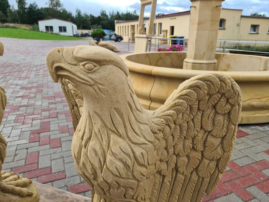Rzeźba orzeł z piaskowca | 90×60×45 cm | Ręcznie wykonana