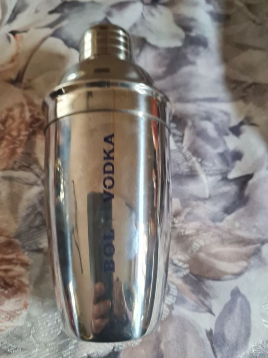 Metalowy shejker