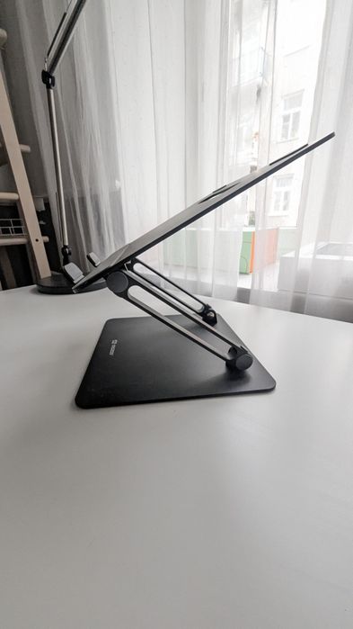 Aluminiowy stojak na laptopa Nillkin