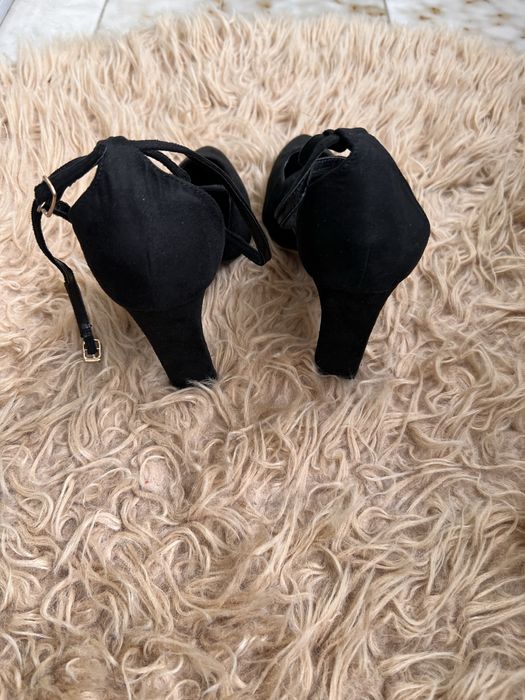 Sapatos femininos de bico fino (tamanho 42,5)