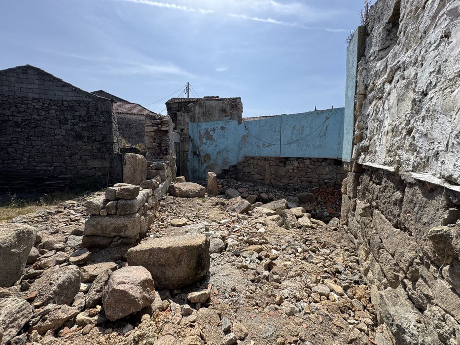 Moradia para recuperar com terreno