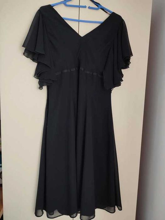 Czarna sukienka balowa