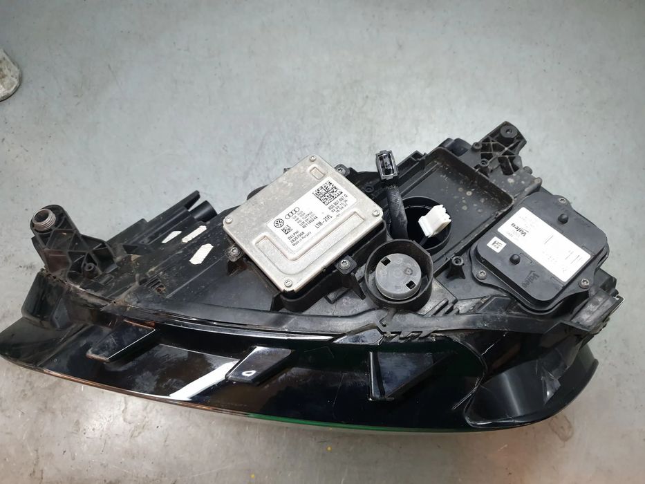 Ótica / farol direita VOLKSWAGEN Golf Sportsvan (AM1)