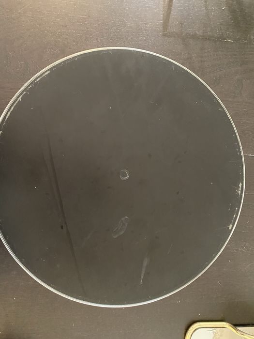 Bandeja circular com algum desgate na tinta