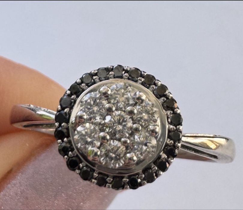 Золотое кольцо с бриллиантами