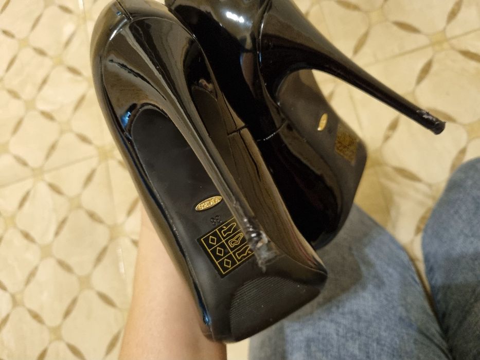 Buty na obcasie r.38