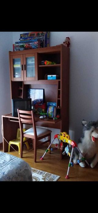 Mobilia de quarto de criança em carvalho