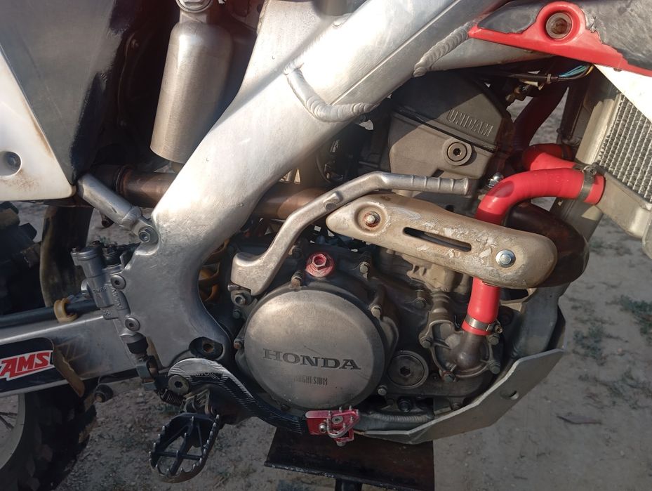 Vendo Honda CRF250R (2004) – Excelente Estado
