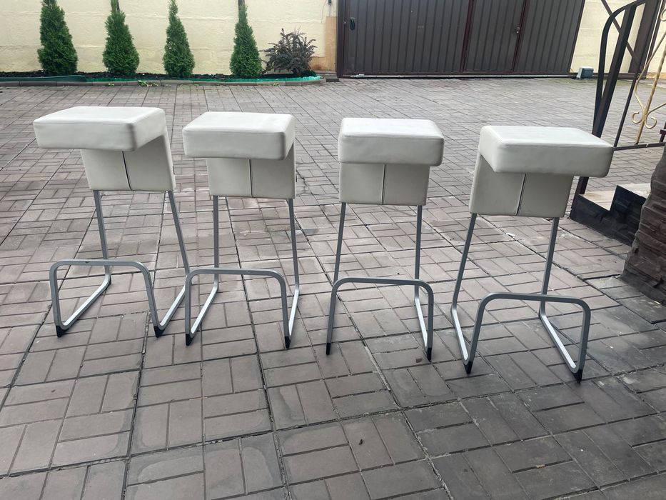 Продам шкіряні барні крісла бу 4 шт