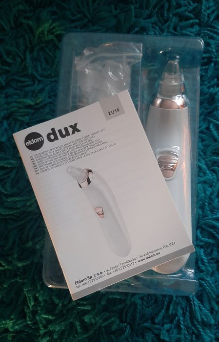 Urządzenie do oczyszczania i pielęgnacji skóry twarzy i szyi.