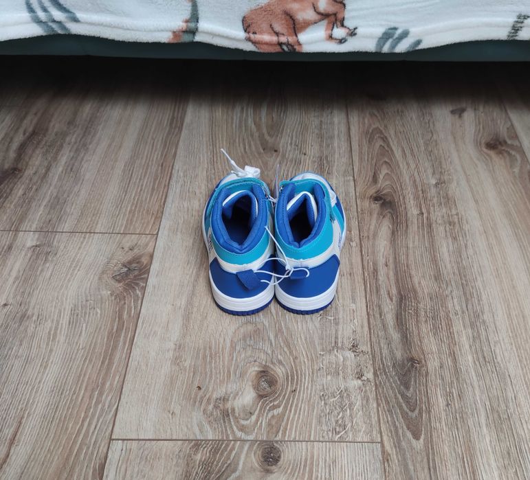 Nowe sneakersy rozmiar 30