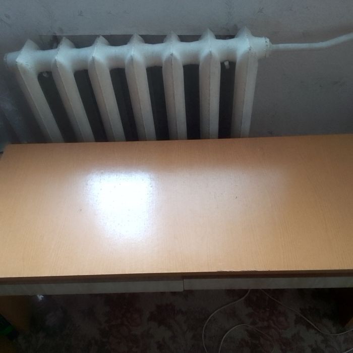 Продам стол,парту в отличном состоянии.