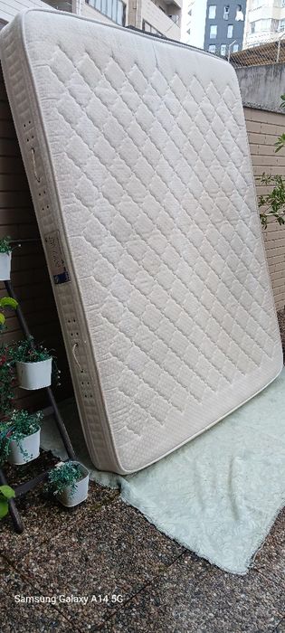 Colchão Queen Size de Molas Ensacadas JOMOTEX