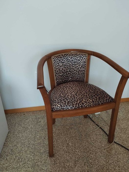 Poltrona com estofo novo