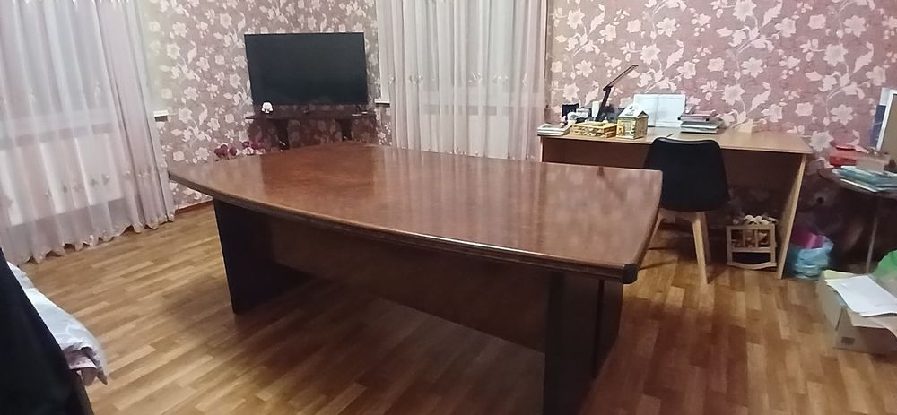 Конференційний великий стіл дерев'яний