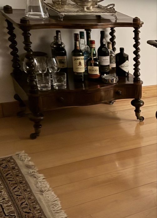 Carrinho-bar antigo em Madeira Maciça