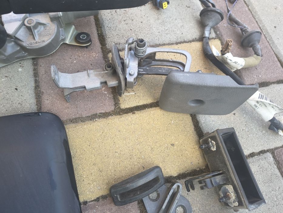 Задні двері nv200 nissan частини