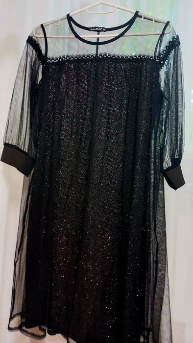 Вечірня жіноча сукня