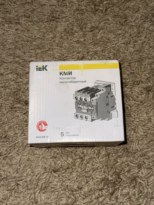 Контактор малогабаритный IEK КМИ-46512 магнитный пускатель 400в