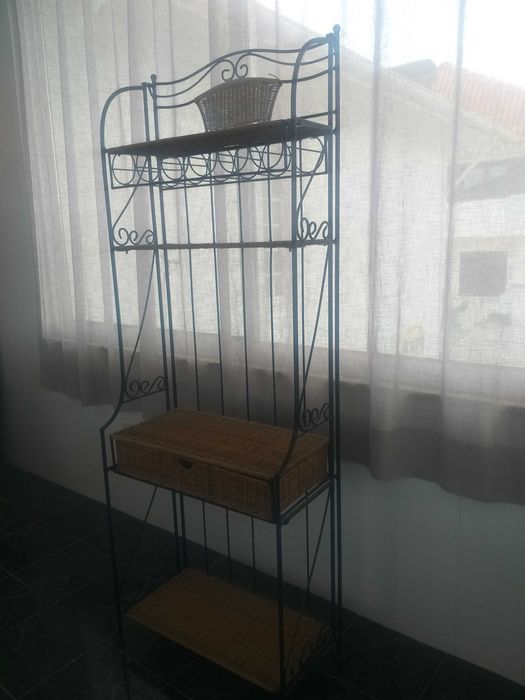 Móvel em ferro trabalhado