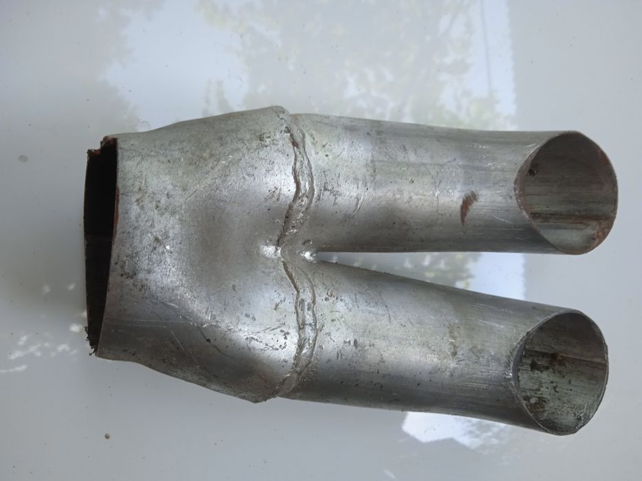 Выхлопная труба  раздвоение.