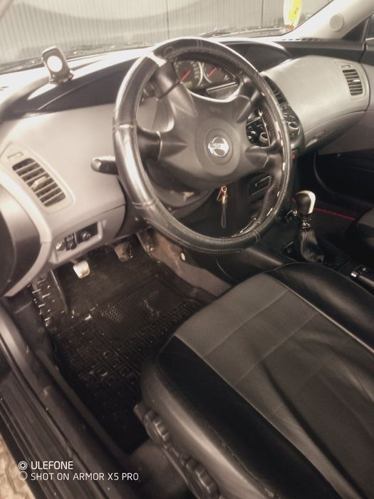 Нісан примера 2002 року.