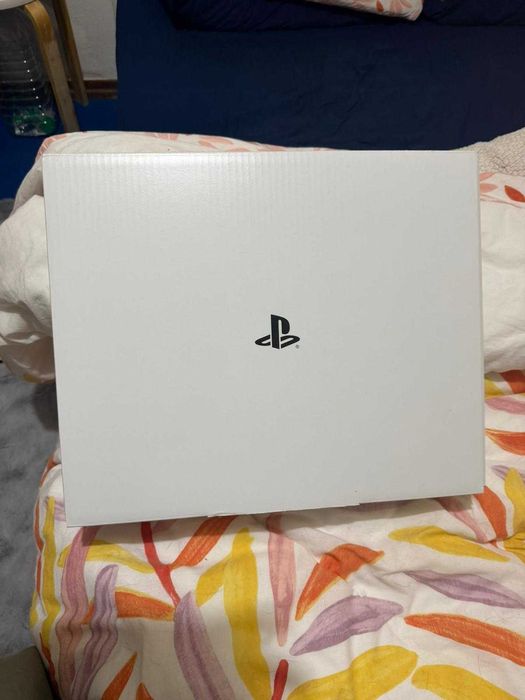 PlayStation 5, pouco usada

350 €